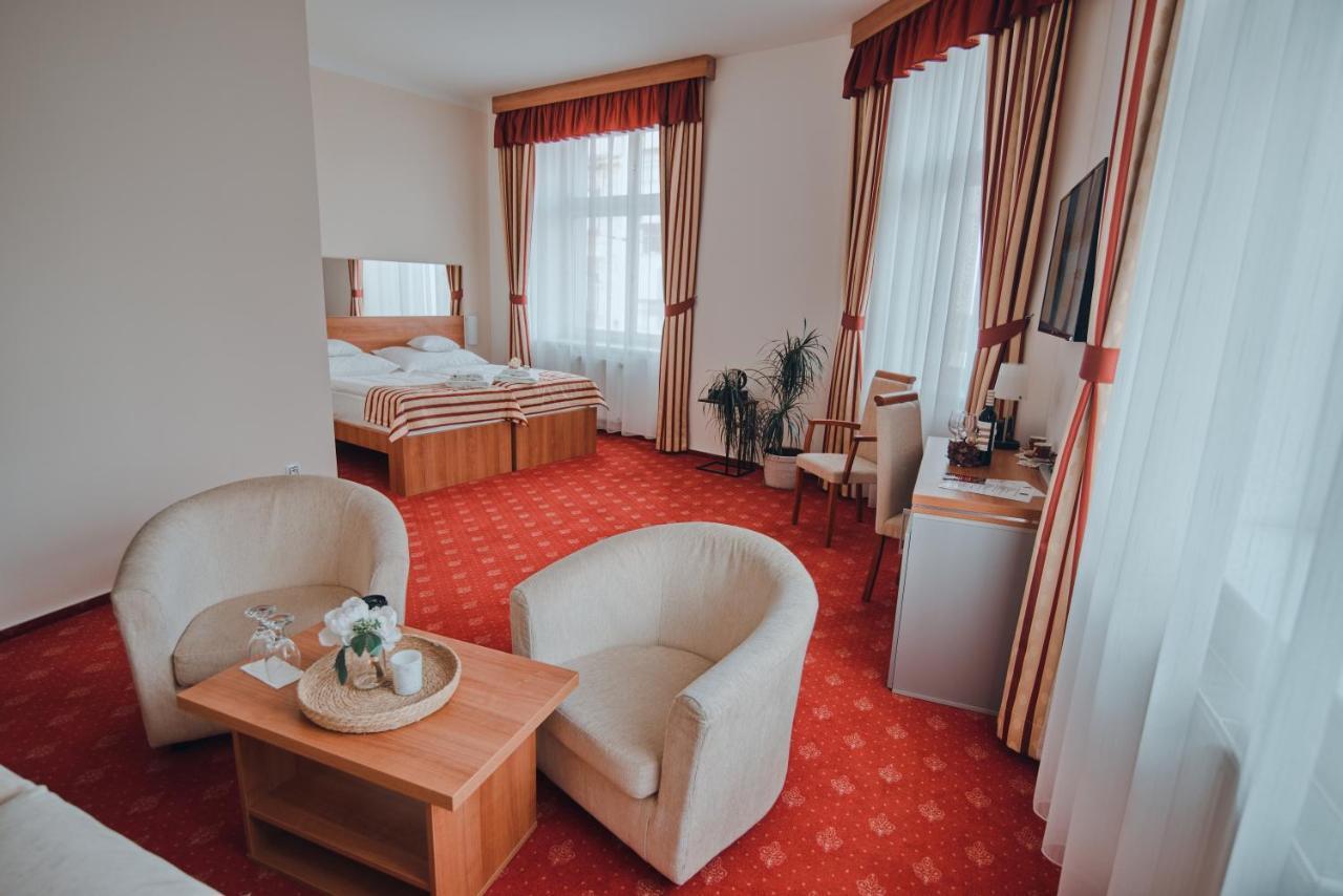 Hotel Grand Hradec Králové Exteriör bild
