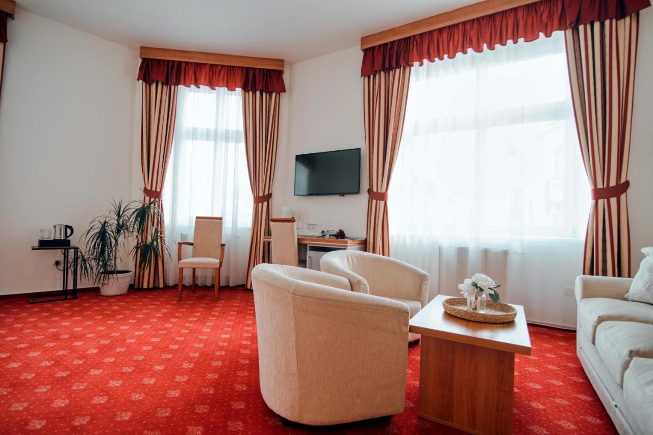 Hotel Grand Hradec Králové Exteriör bild