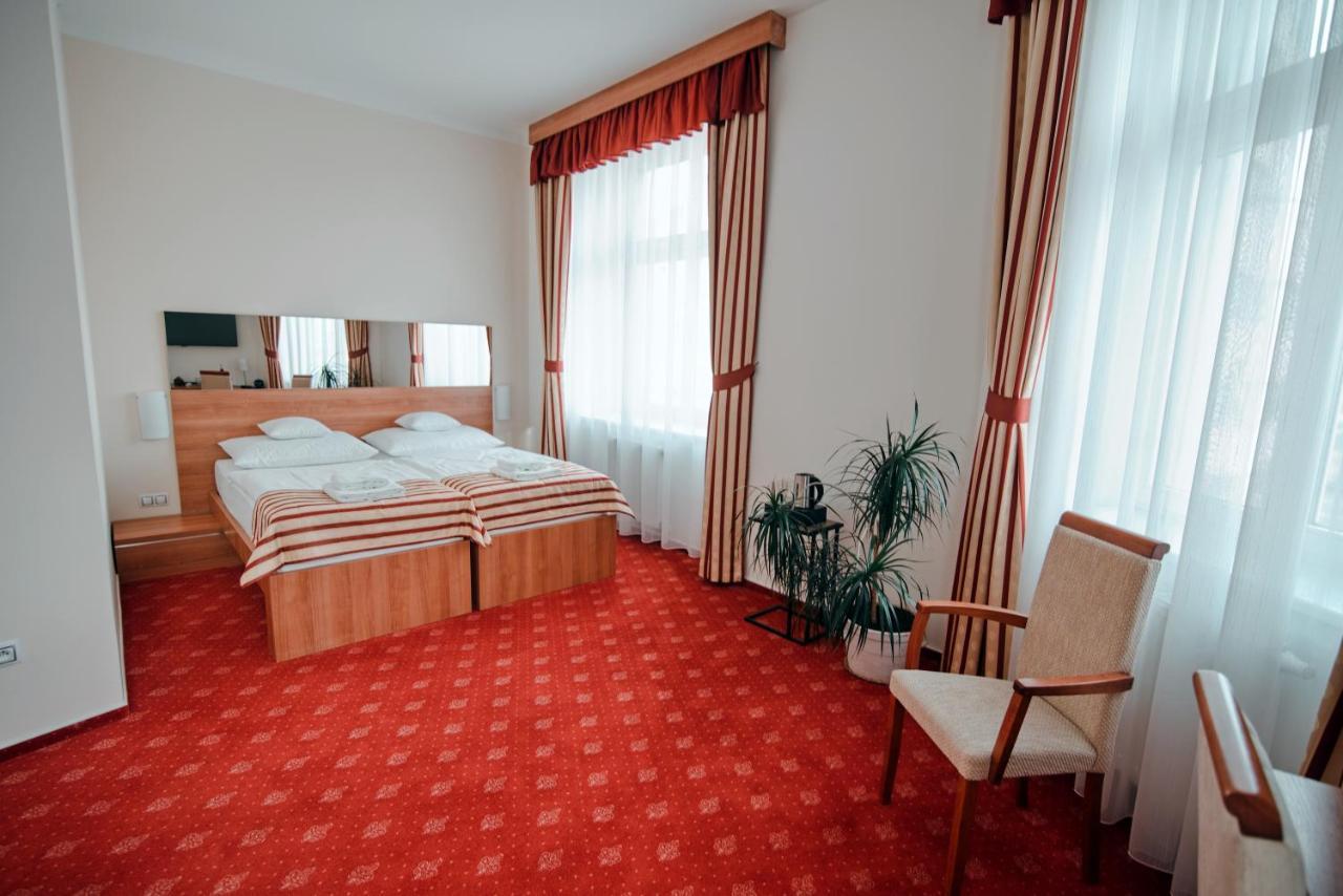 Hotel Grand Hradec Králové Exteriör bild