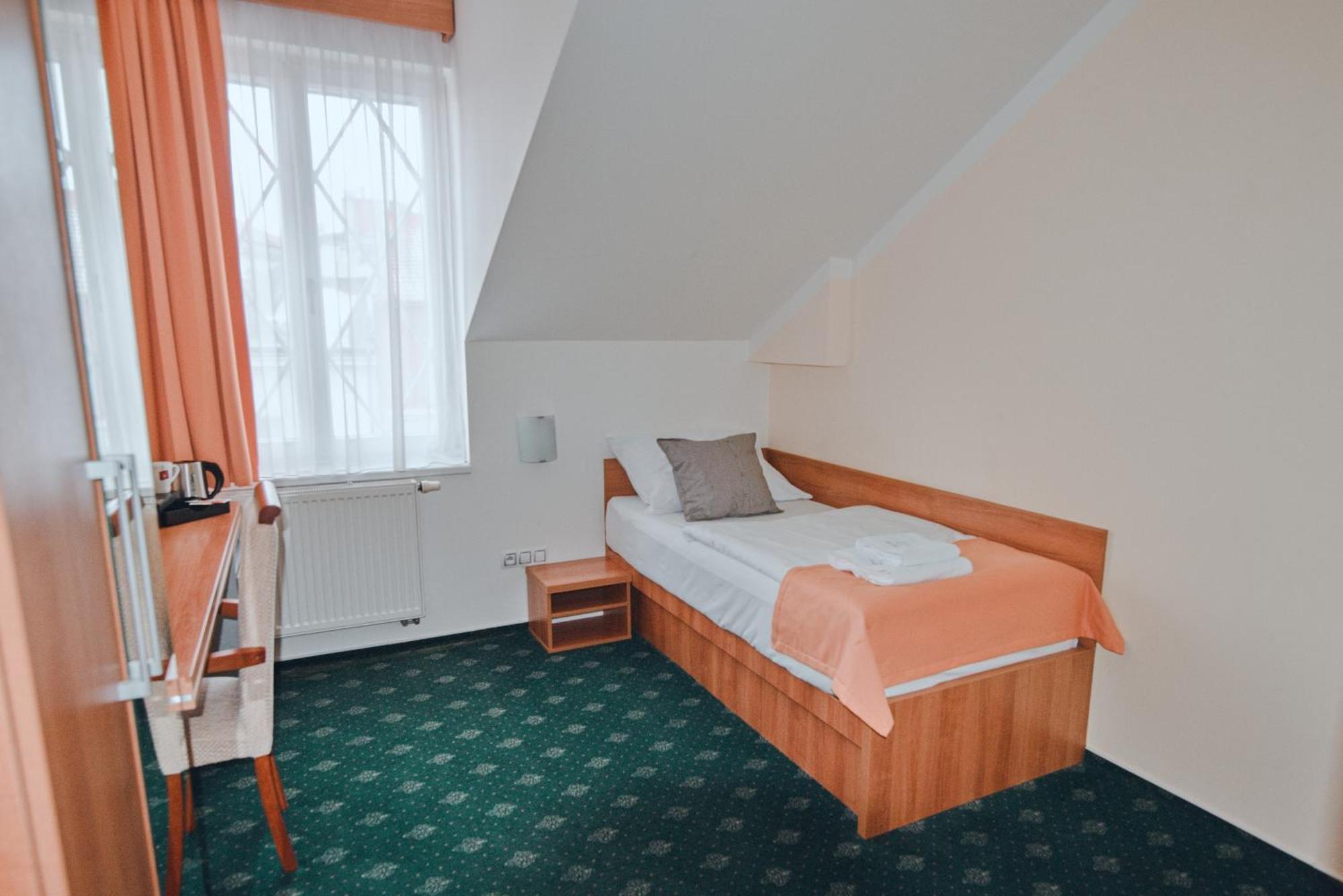 Hotel Grand Hradec Králové Exteriör bild