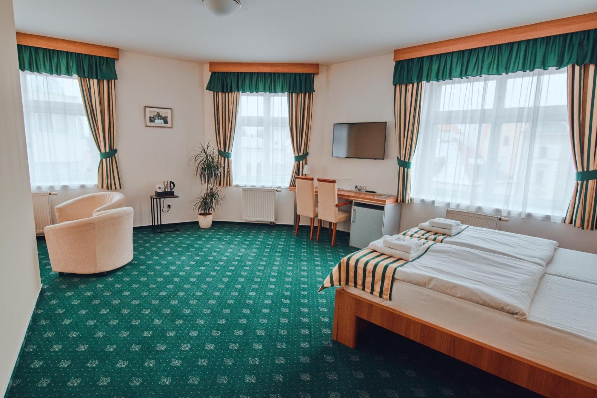 Hotel Grand Hradec Králové Exteriör bild