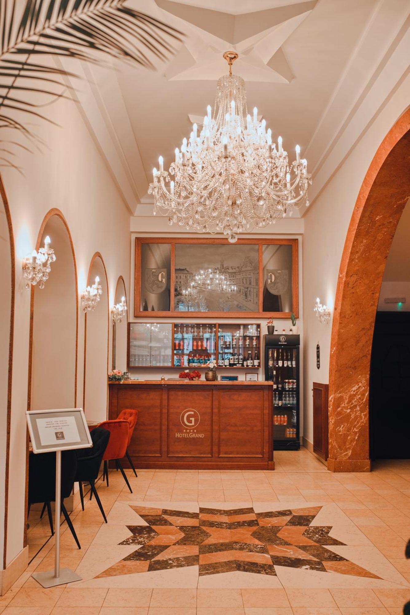 Hotel Grand Hradec Králové Exteriör bild