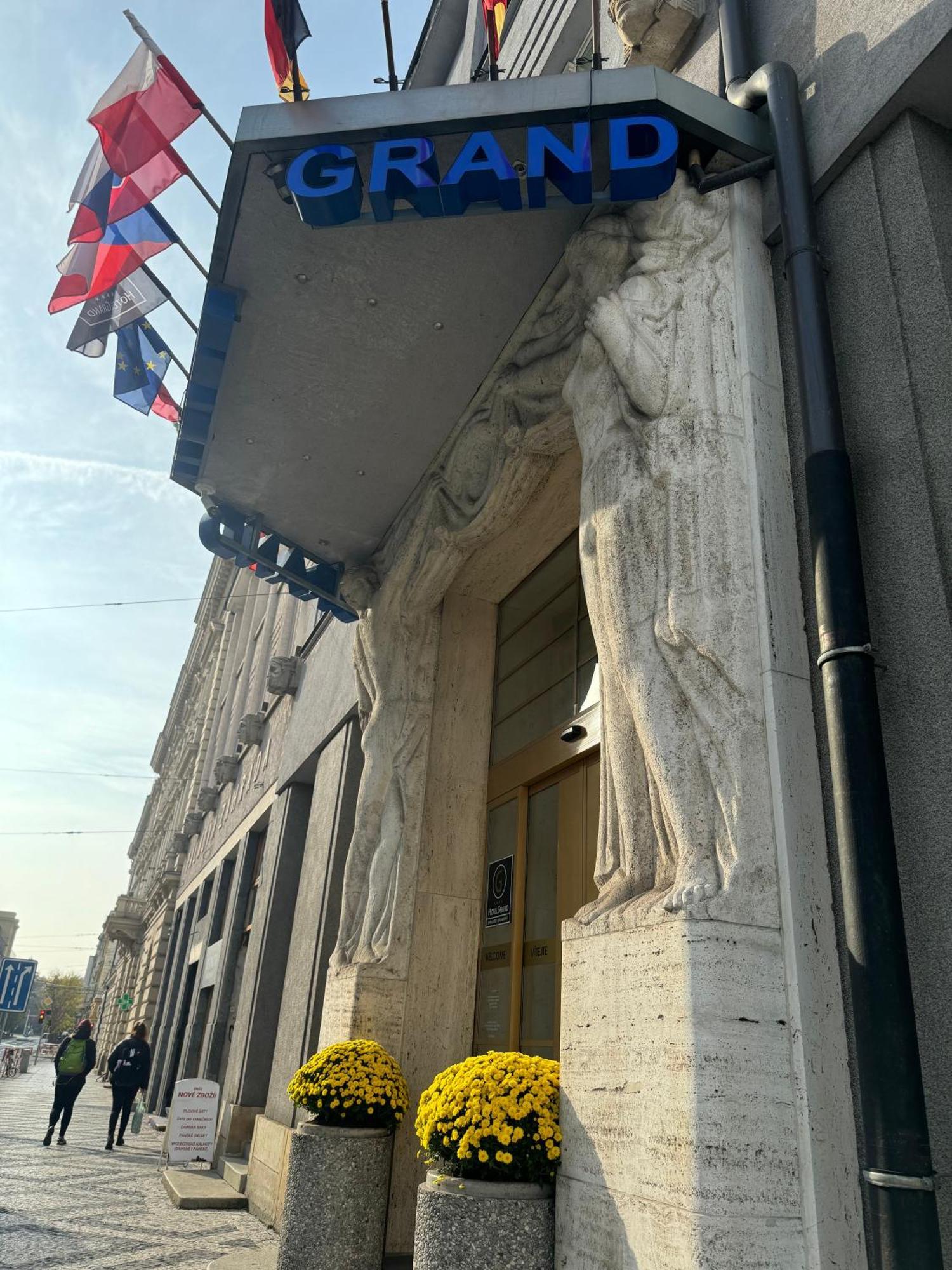 Hotel Grand Hradec Králové Exteriör bild
